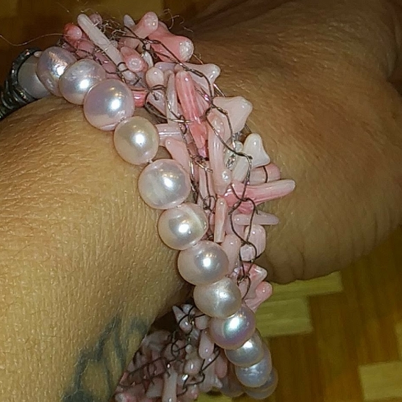 Pearl and Coral Bracelet - Picture 3 of 6